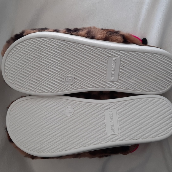 10. Steve Madden leopard print faux fur slingback shoes - Picture 9 of 14